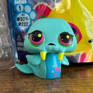 New Littlest Pet Shop LPS 217 Black Light Walrus Blue Glow Cute Aquatic